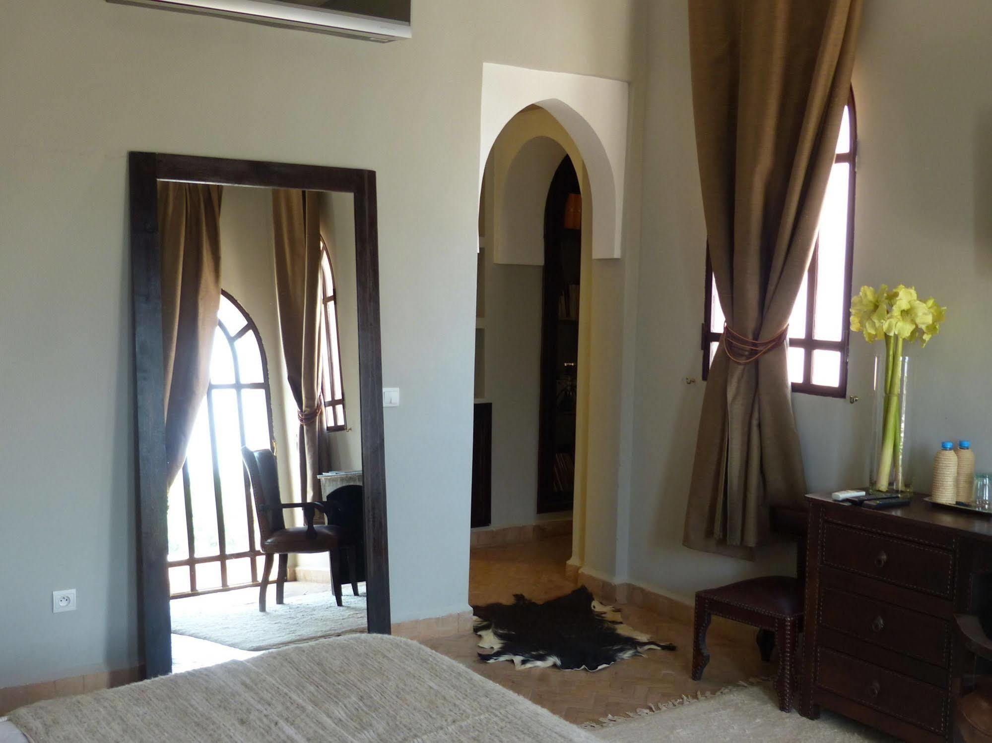 Le Cazar Hotel El Ain Luaran gambar